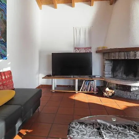 Typisches Tessinerhaus 