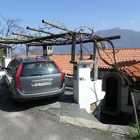 Typisches Tessinerhaus 
